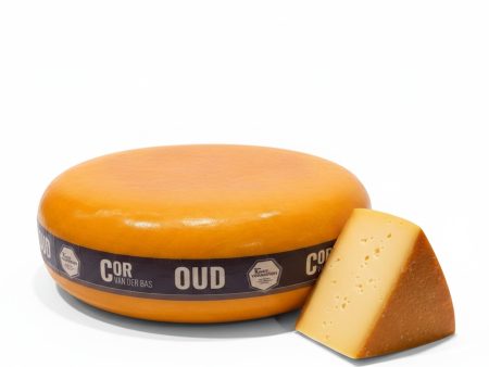 Boerenkaas Oud van Cor van der Bas, heel wiel met uitgesneden stuk