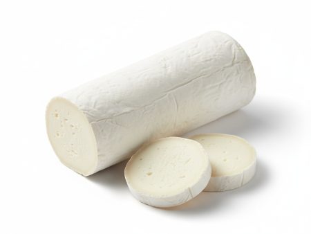 Chèvre Naturel — wit chèvre-rolletje met twee plakjes op witte achtergrond